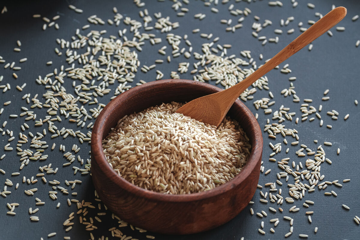 选择用木勺或竹勺盛在木碗里的糙米品种糙米膳食