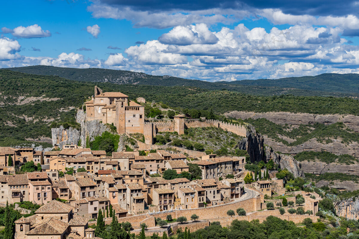 建筑阿尔克扎尔 西班牙-2020年6月17日：中世纪村庄全景图城市中世纪旅游