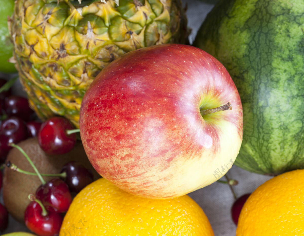 花园菠萝 苹果 橘子等水果和浆果特写 天然食物的照片季节橘子营养