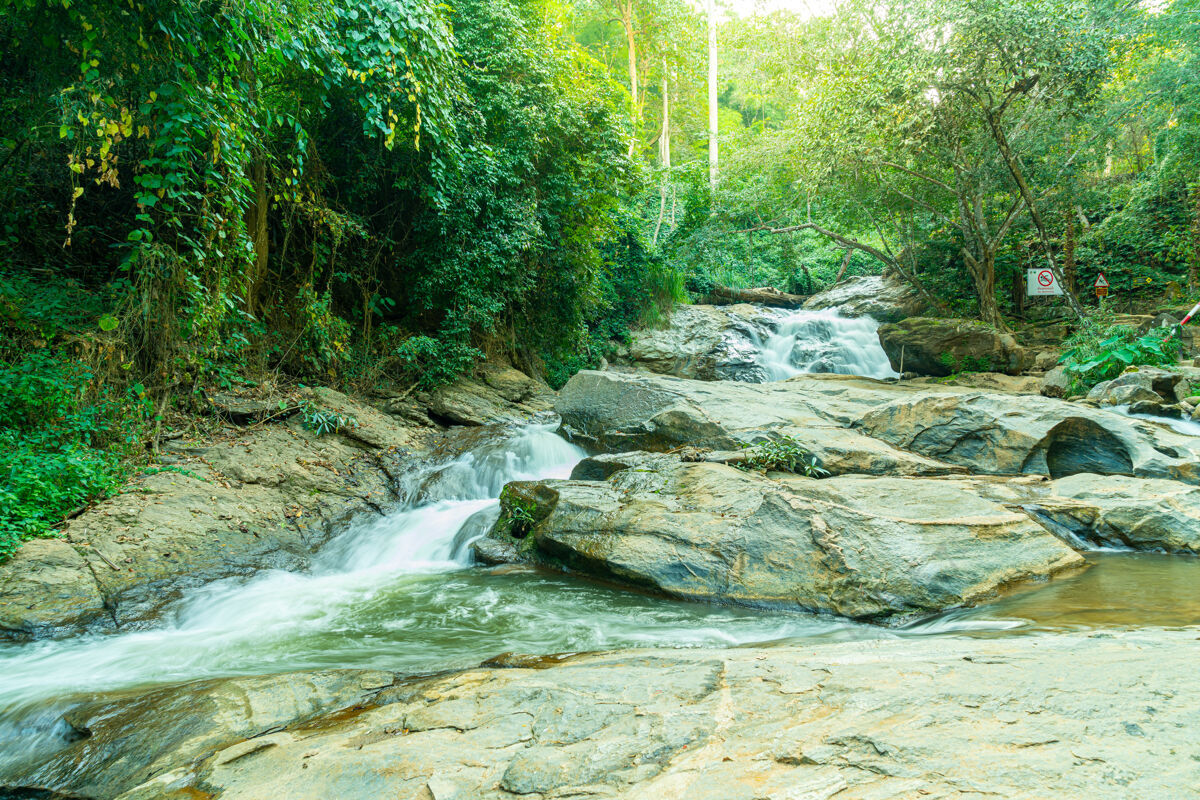 环境泰国清迈美丽的美莎瀑布泰国山自然