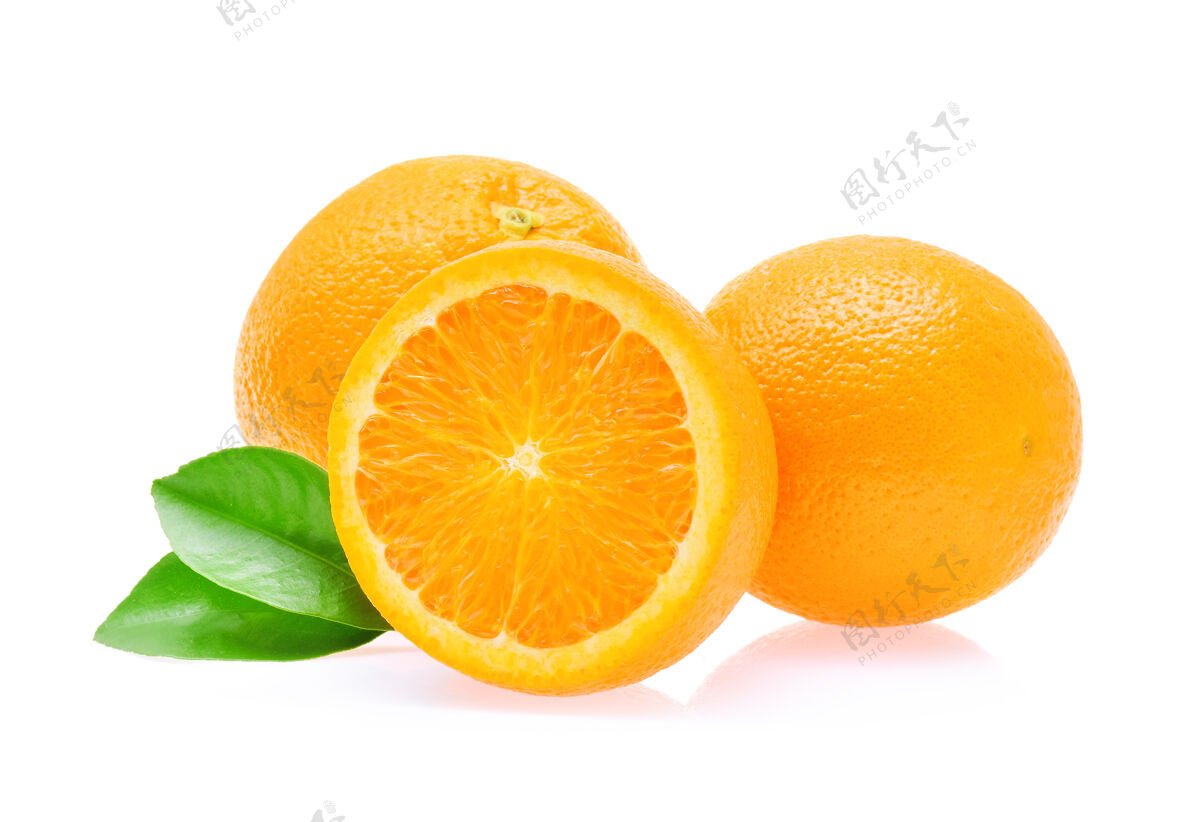 水橙色水果隔离在白色背景上柑橘食物果汁