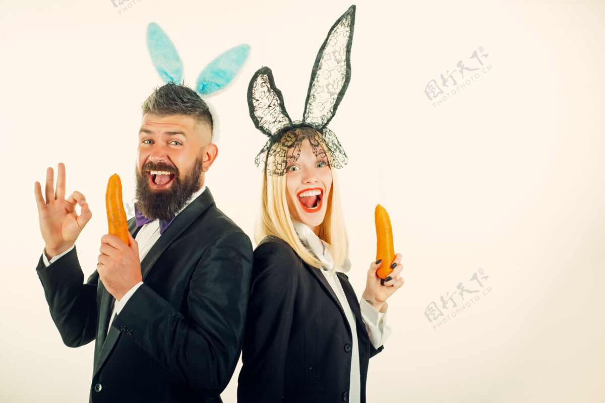 有趣有趣的复活节兔子有趣班尼夫妇我很高兴复活节和有趣的复活节白天兔子兔子耳朵服装颜色有趣情绪