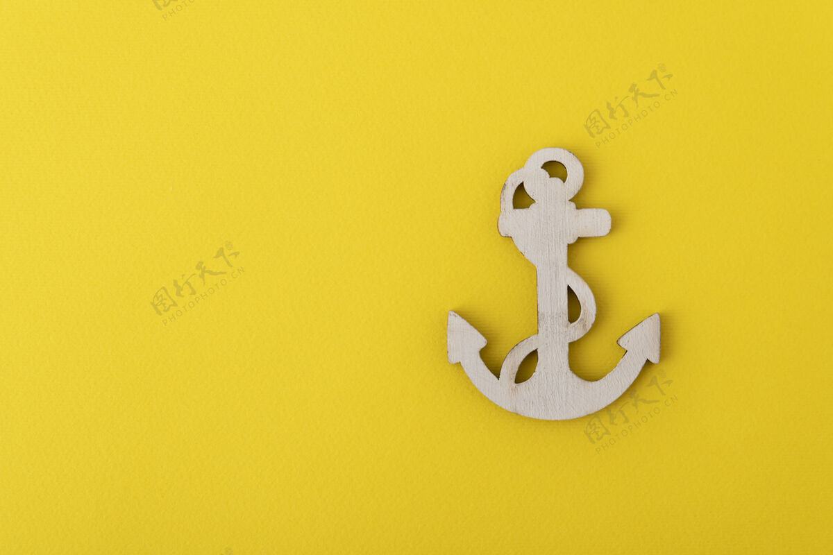 邮轮黄色木锚背景.概念海洋的航海邮轮主题主题复制空间航海
