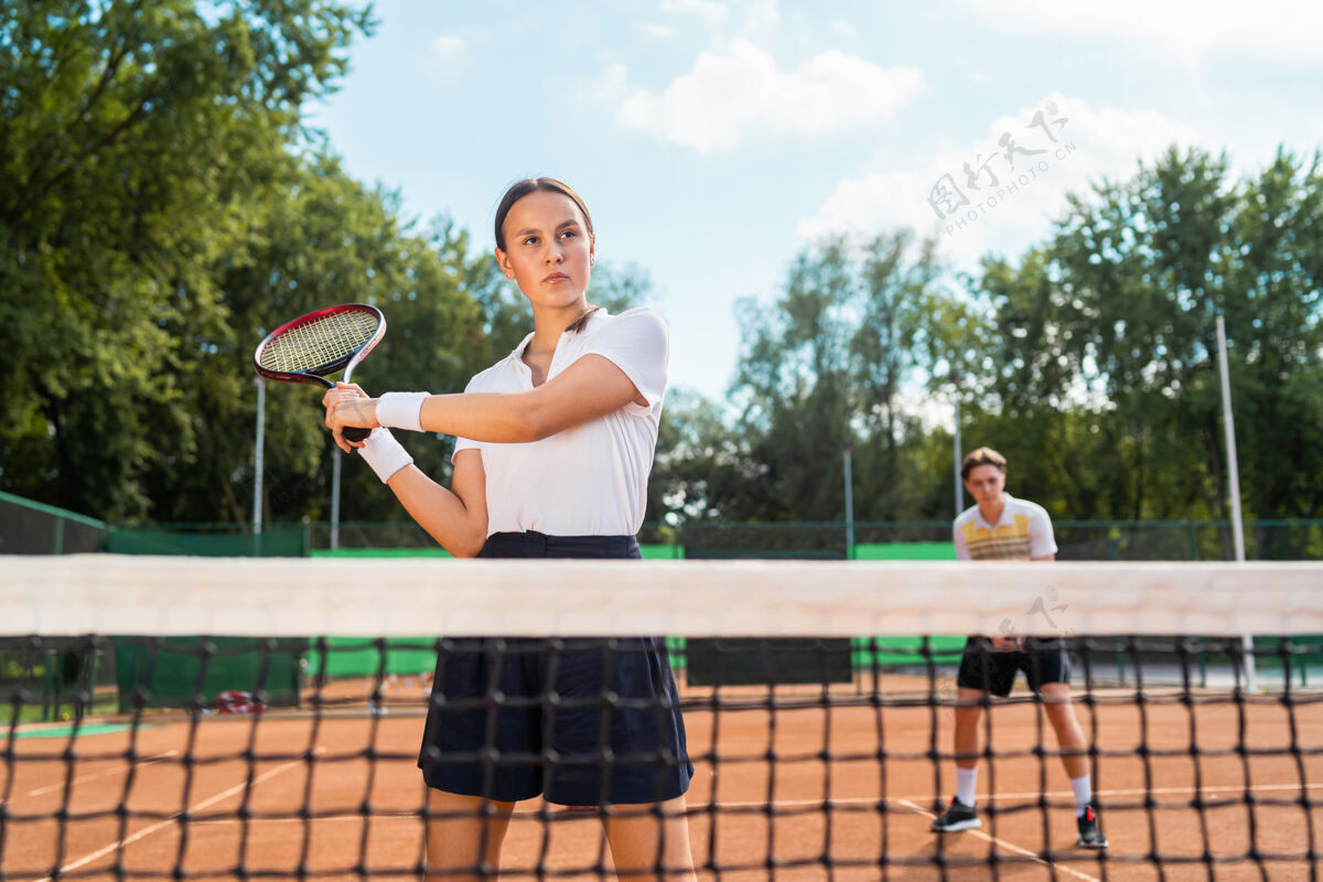 网球男女打双打网球球场情侣球拍