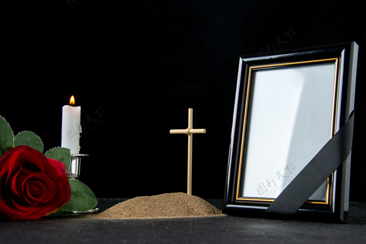 地板黑色相框的小坟墓正面图死亡框架葬礼