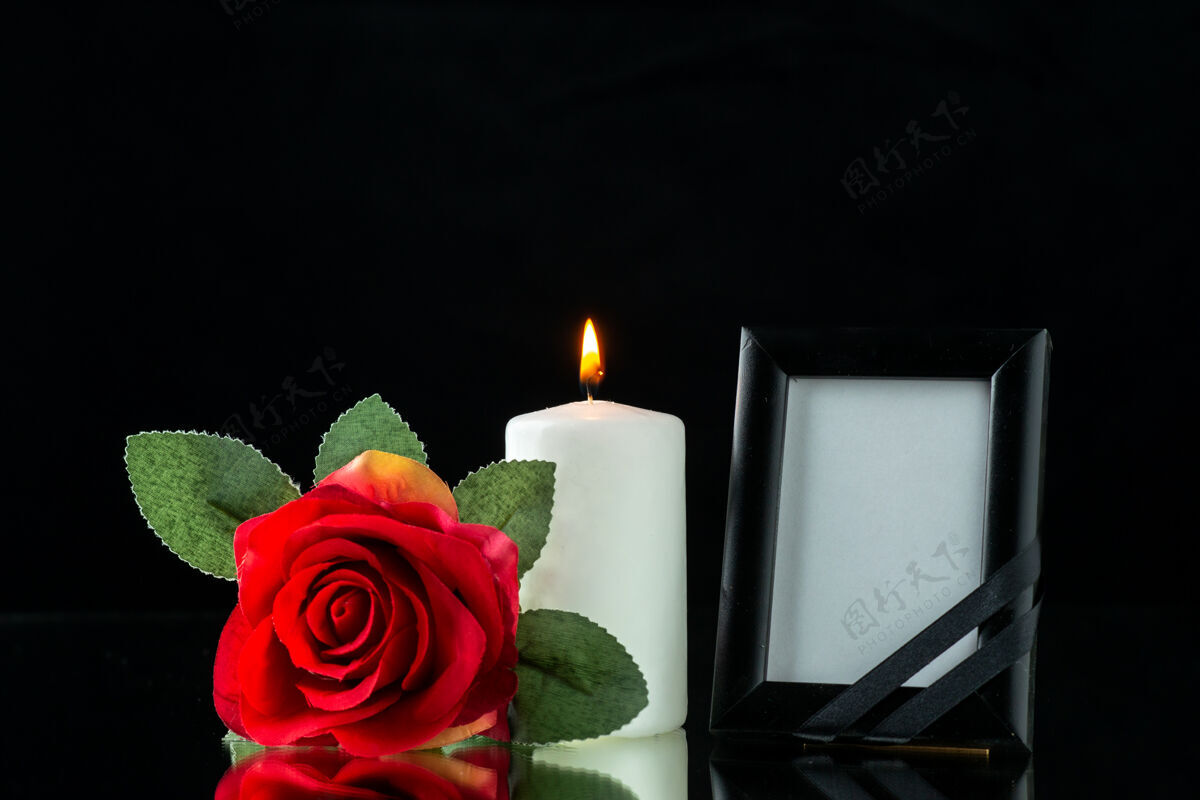 火黑底红玫瑰相框正面图花庆典火焰