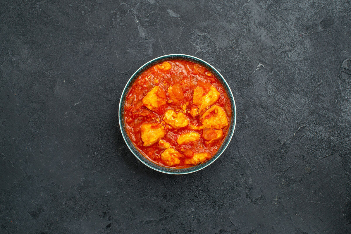 水果顶视图美味的鸡肉片 番茄酱 灰色背景酱 肉鸡番茄可食用水果蔬菜营养品