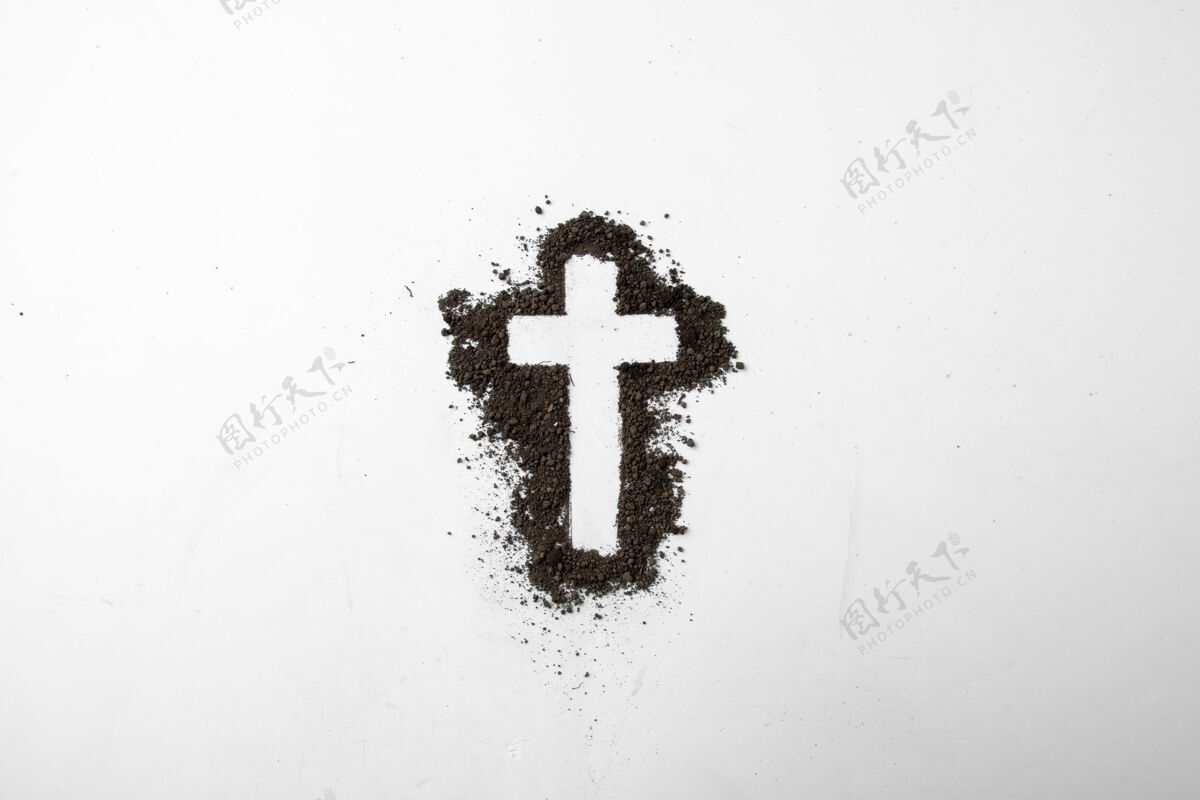 风景白色上有黑色土壤的十字形顶视图死亡十字架形状顶部