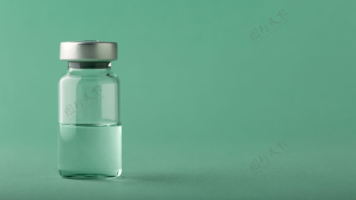 实验室绿色上的疫苗瓶排列成分实验室安排
