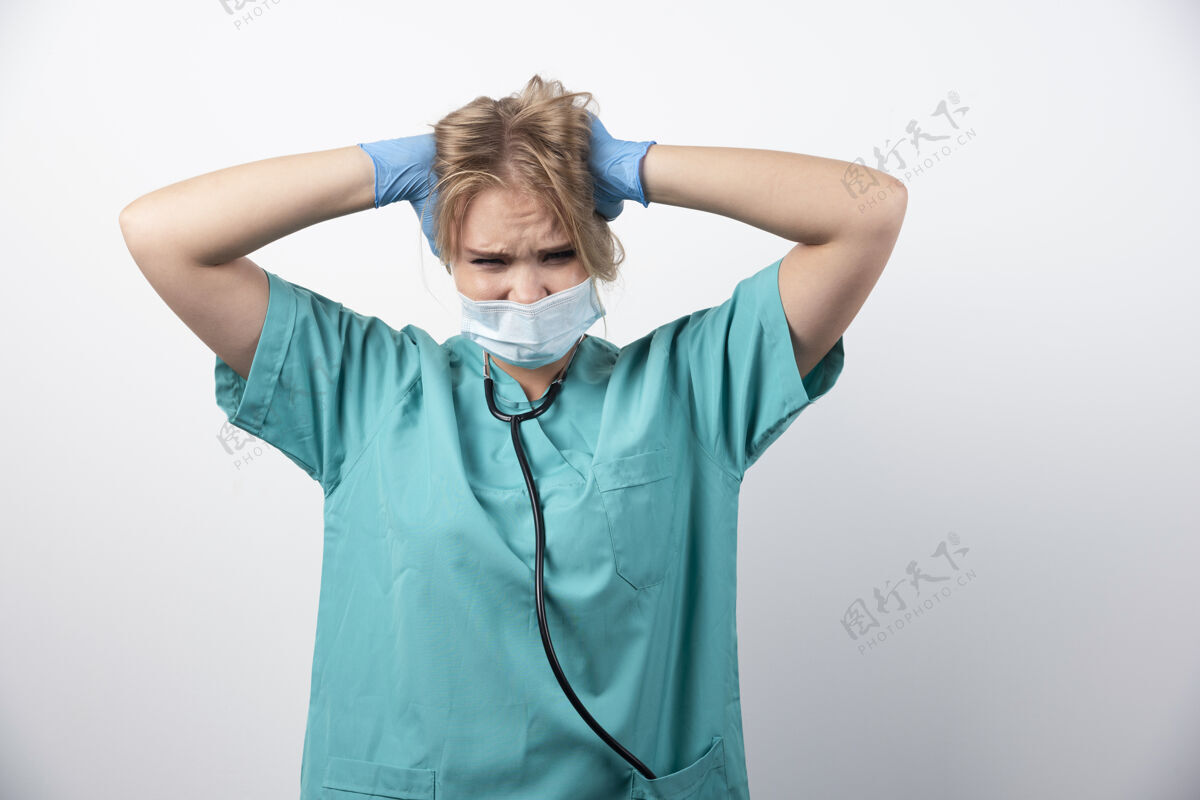 医生愤怒的女医生戴着防护面具的画像高质量的照片女性女士防护