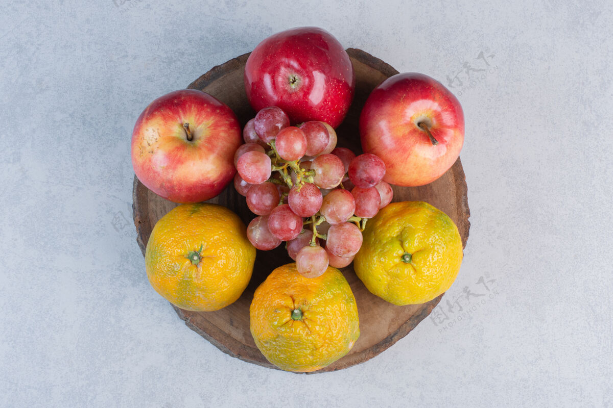 水果新鲜时令水果红苹果和葡萄配橘子苹果柑橘葡萄
