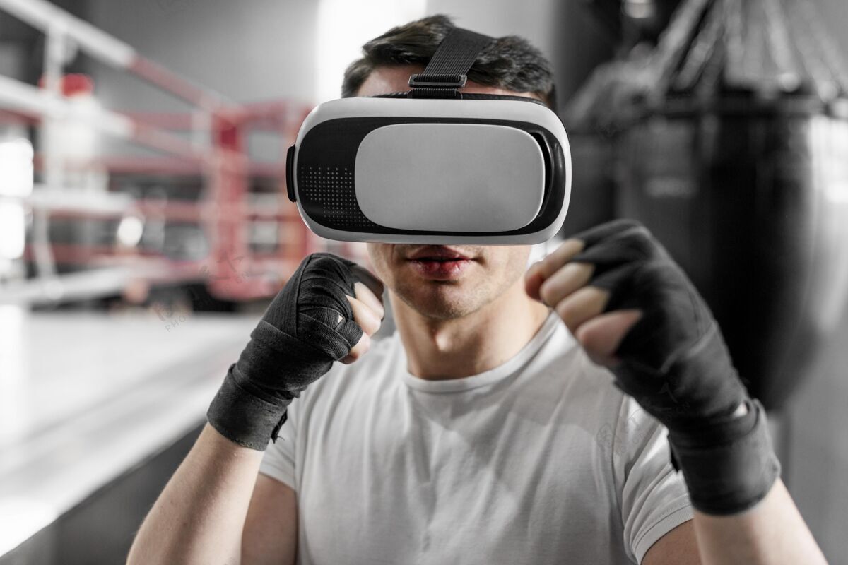 运动在拳击训练中使用虚拟现实护目镜的人健康生活方式运动