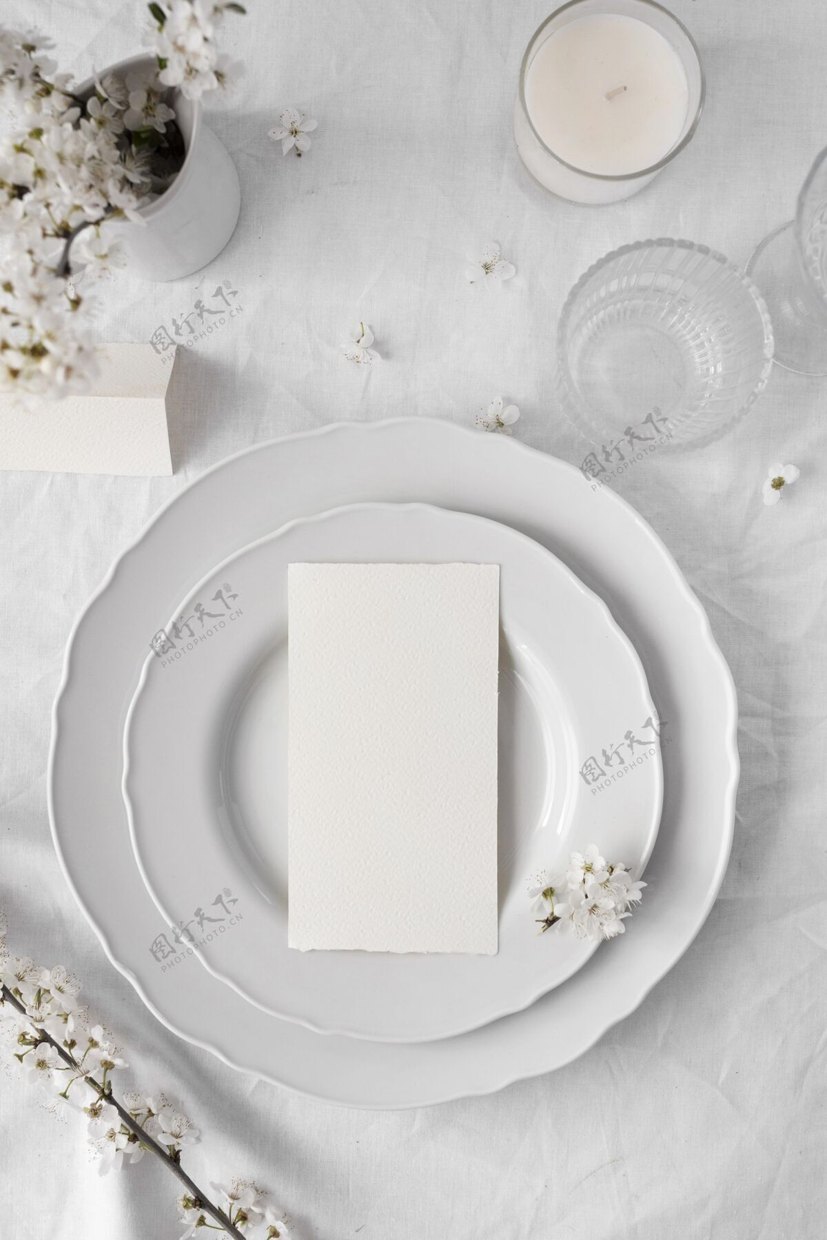 分类白色餐桌的布置 为您提供美味佳肴用餐午餐美食