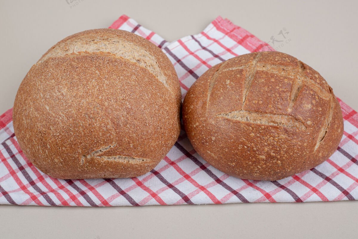 烘焙桌布上的圆面包美味的食物面包房