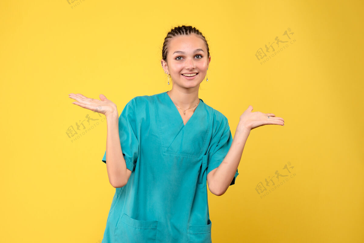 女医生正面图女医生穿着医用衬衫 健康护士科维德-19色情感病毒医院颜色黄色护士