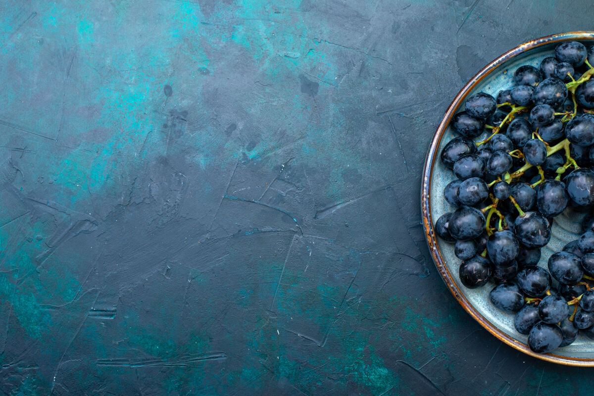 配料顶视图黑暗的葡萄托盘内黑暗黑莓浆果食品