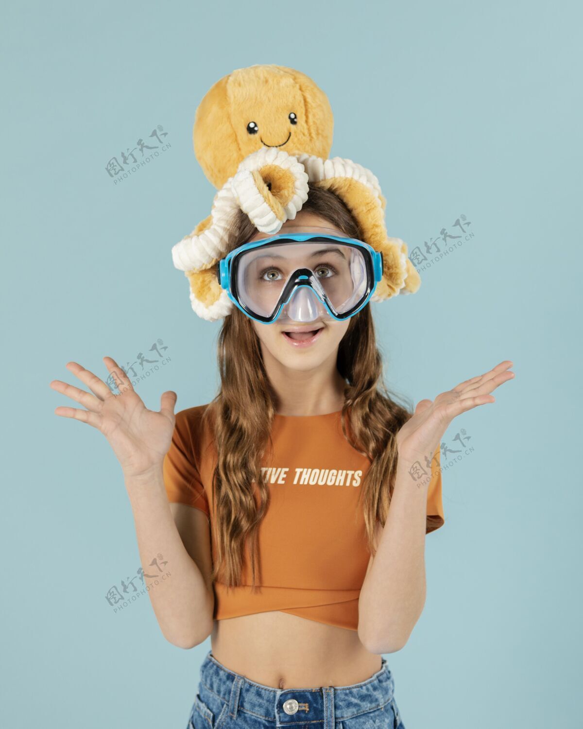 肖像中枪女孩戴着护目镜摆姿势童年可爱章鱼