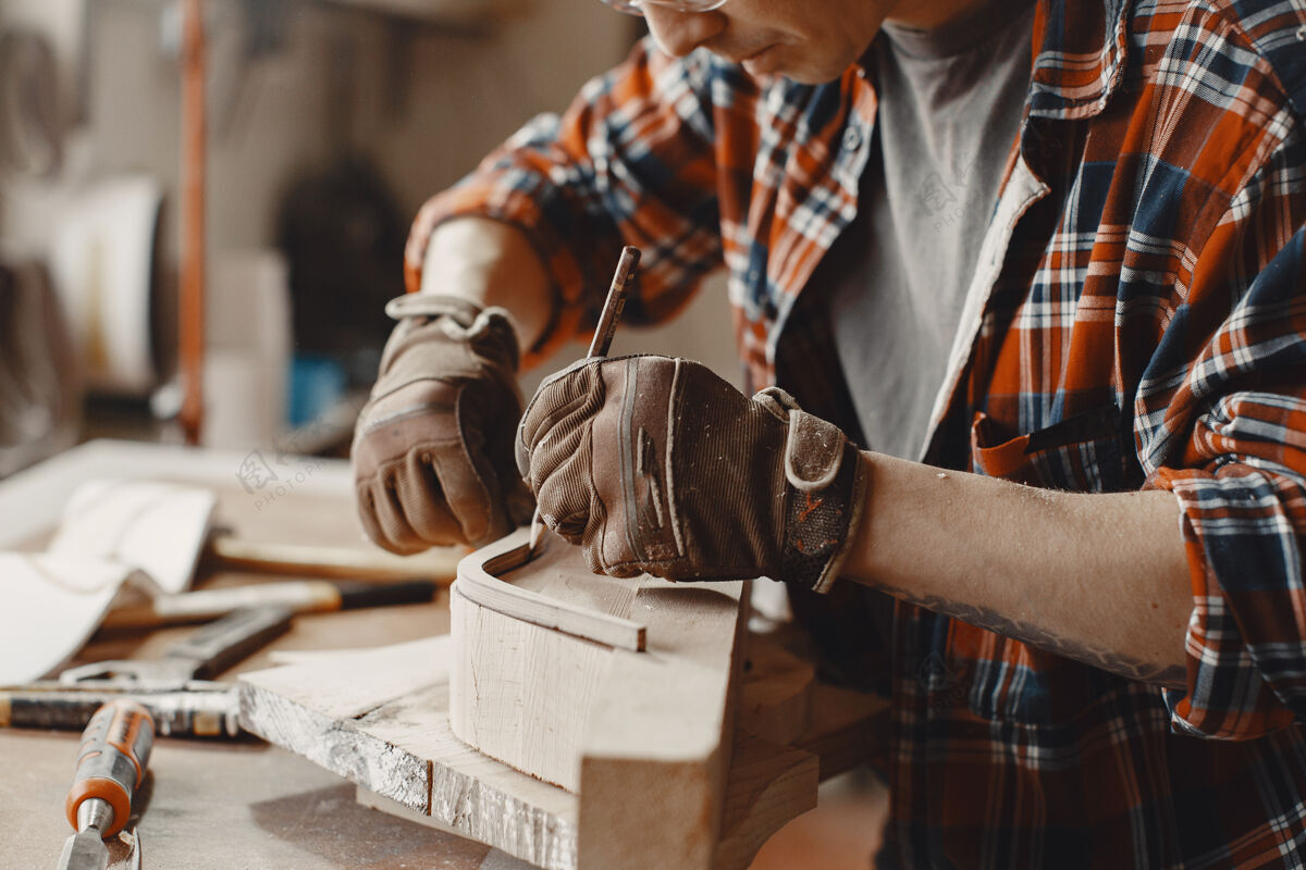 建设者工匠创造木片人工人仪器