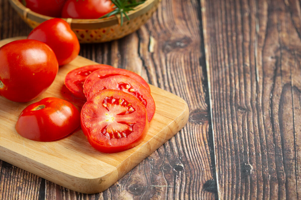 幼苗新鲜的西红柿可以煮了生的水果蔬菜