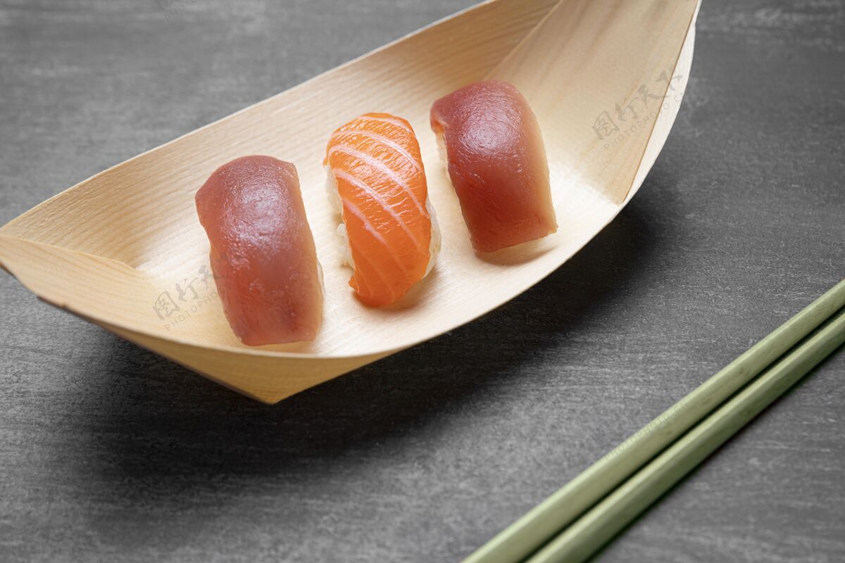 美味高角度生鱼片配米饭食物烹饪分类