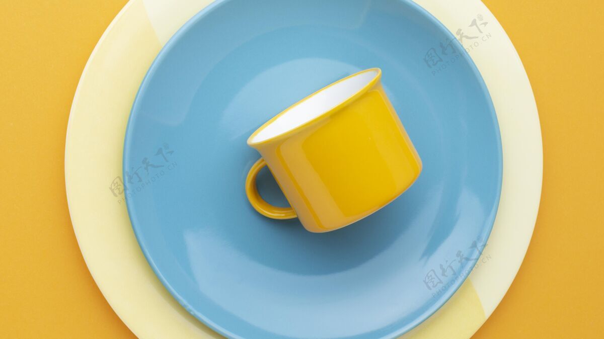 干净的盘子顶视图清洁餐具杯子盘子平放