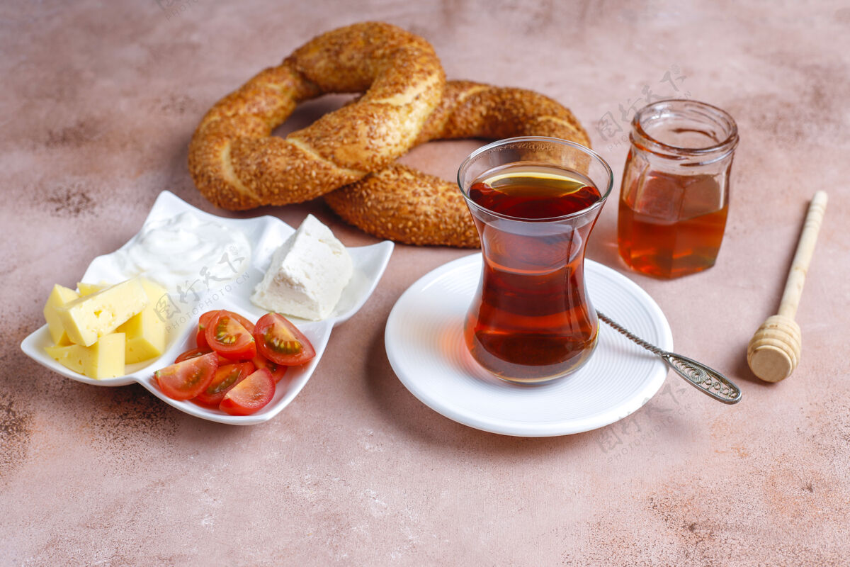 杯子传统土耳其早餐早晨饮料茶