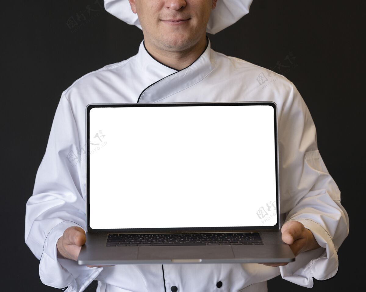 烹饪特写厨师拿着笔记本电脑特写烹饪厨师