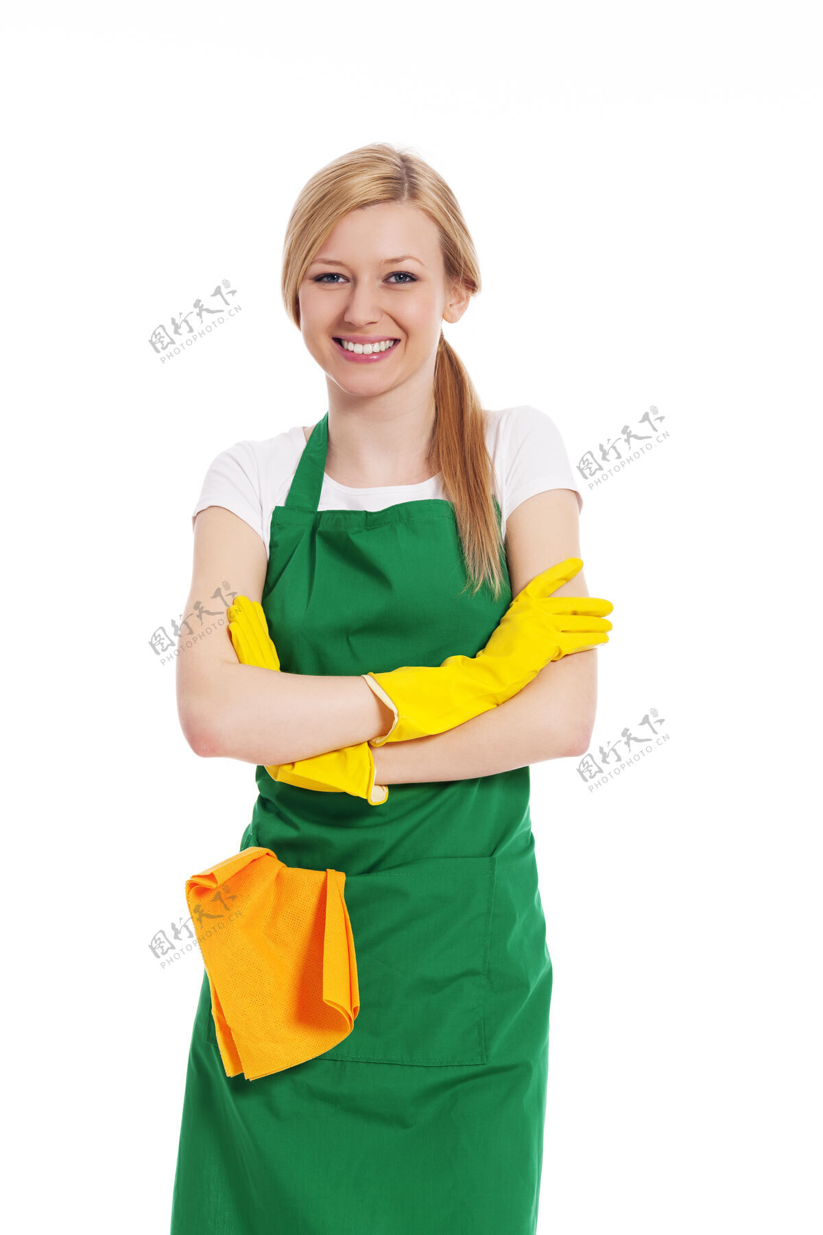 站立开朗的女人准备打扫卫生了防护手套满意抹布