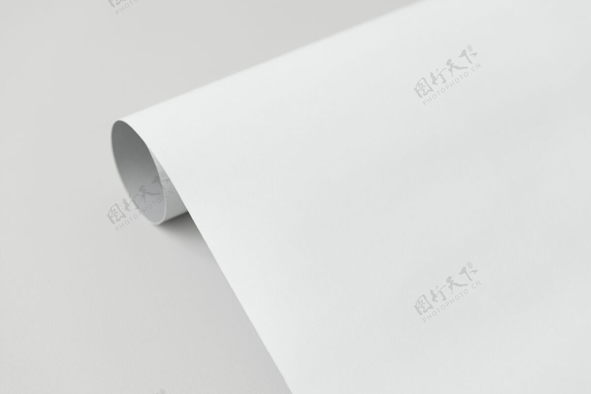 页面灰色和白色卷纸上的灰色纸张文件表面