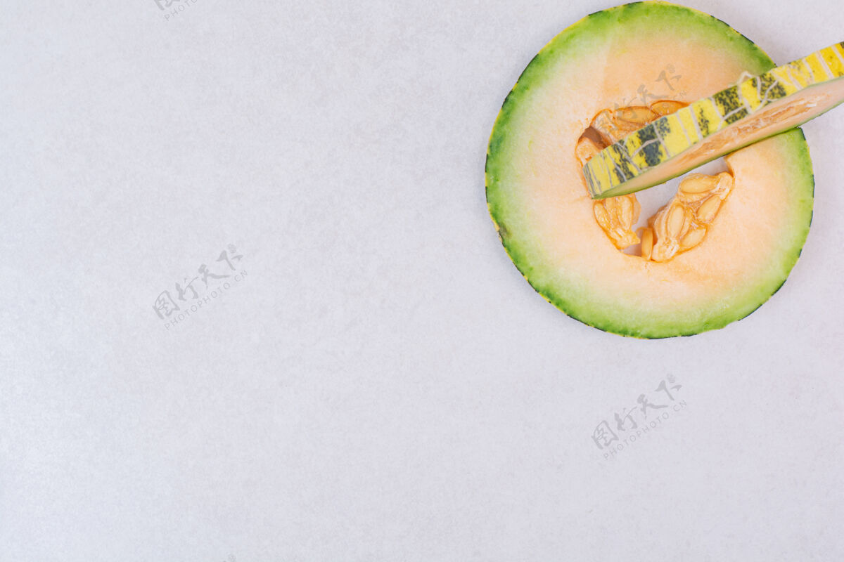 圆的白瓜子半切种子甜瓜绿水果