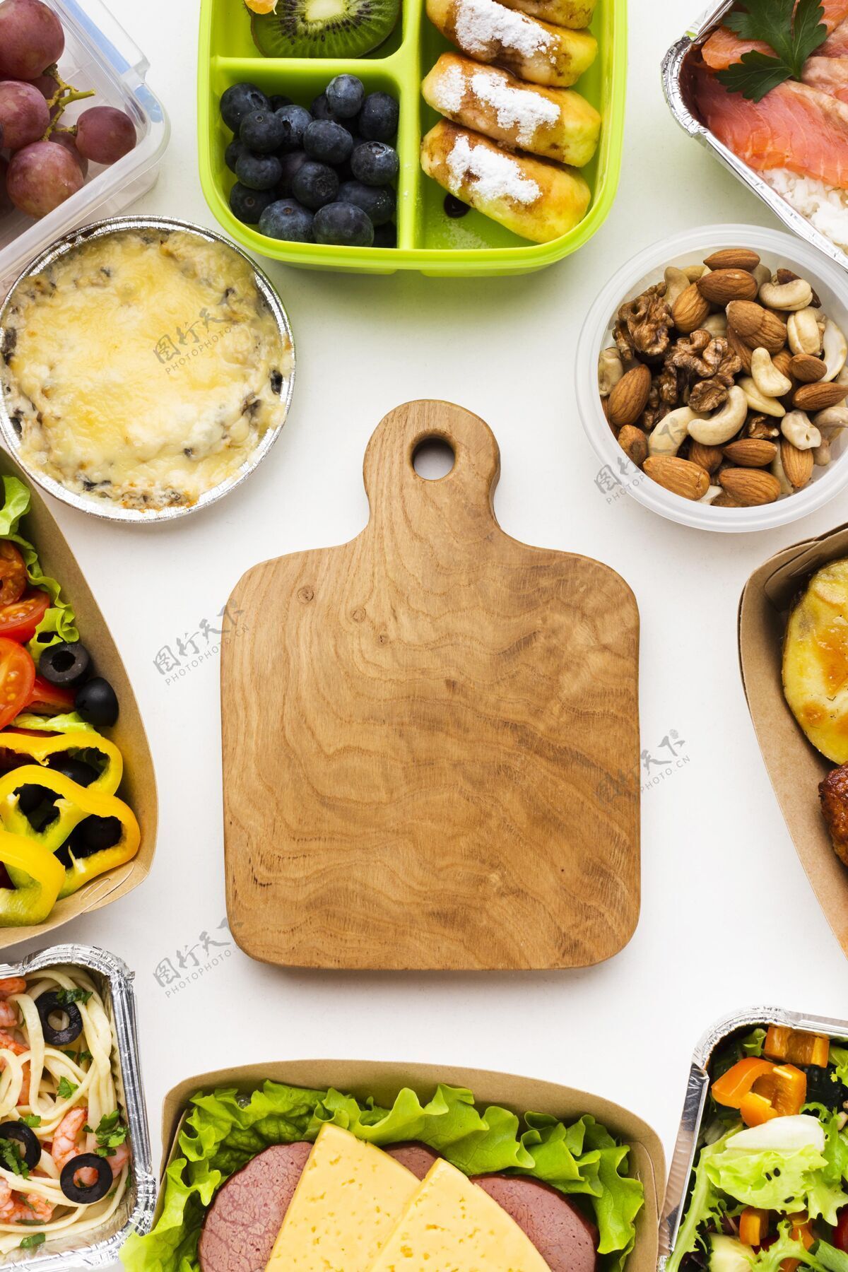 食物用木板顶视图组成不同的食物健康分类美味