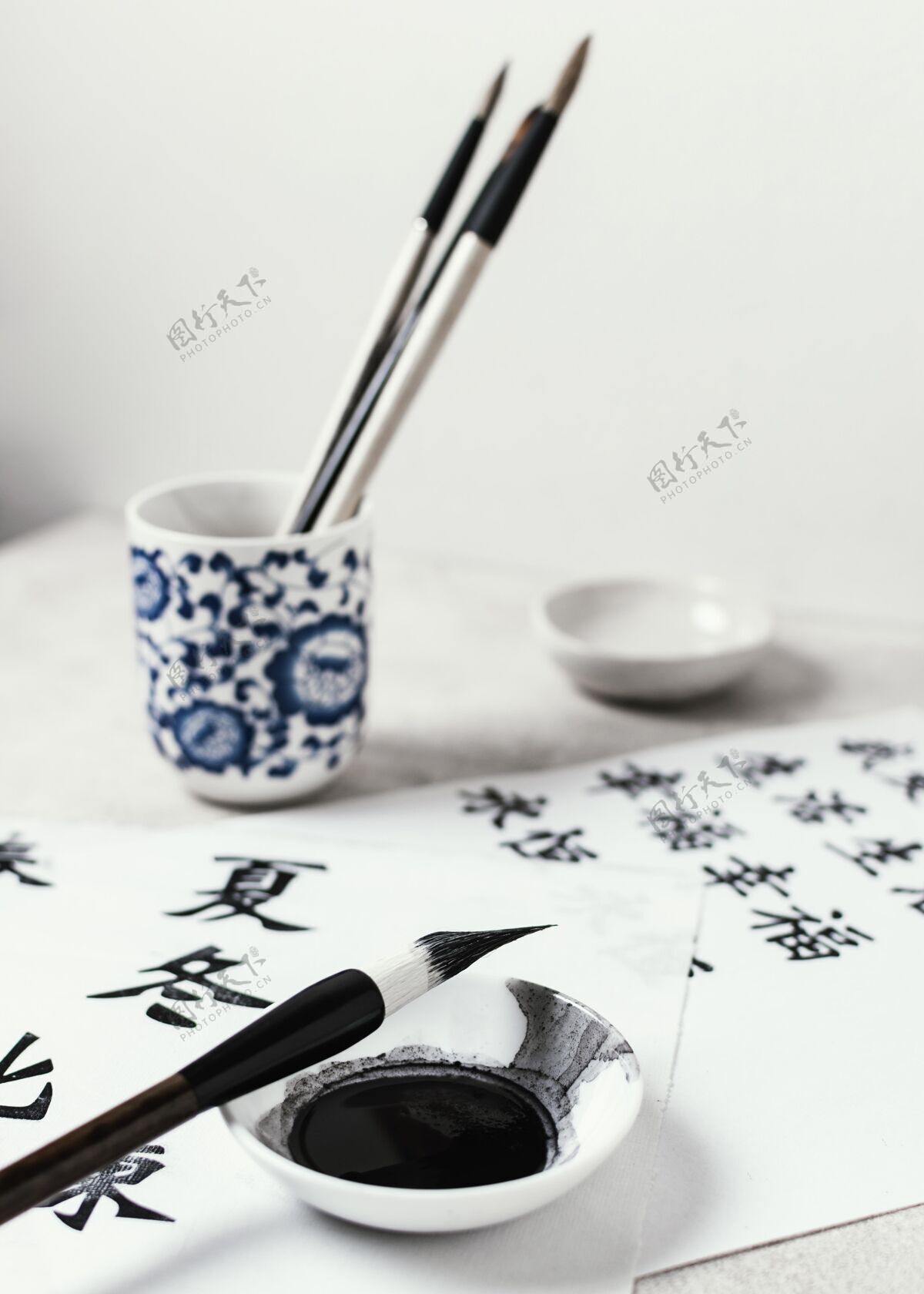 毛笔高角度水墨元素排列艺术中国中国水墨