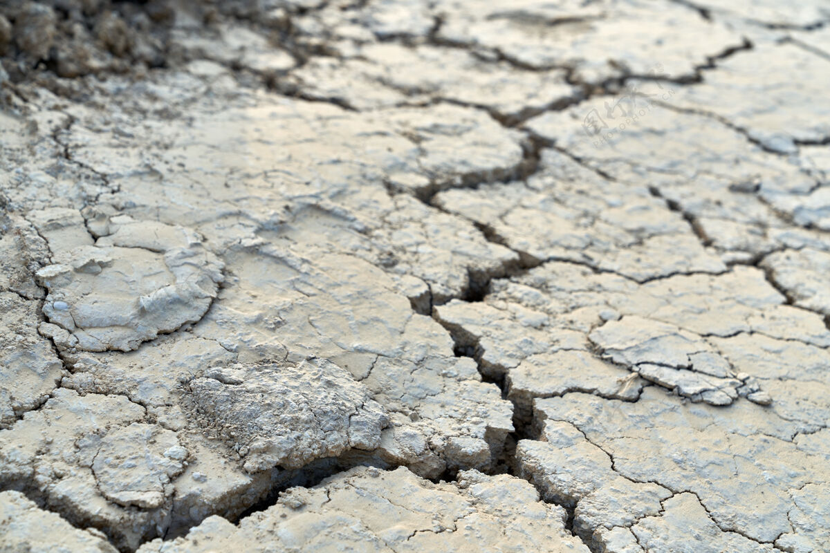 裂缝肮脏土壤中巨大裂缝的顶视图干旱自然裂缝