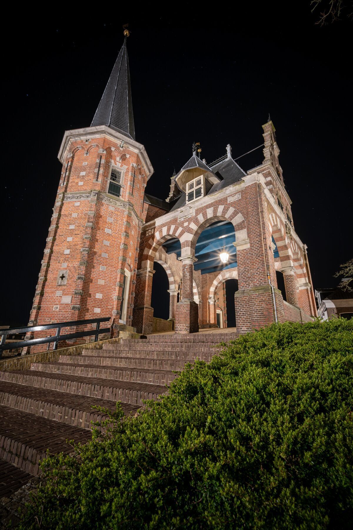 海美丽的水门砖砌建筑在斯内克港 弗里斯兰 荷兰砖省王国