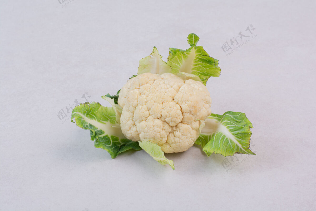 花椰菜新鲜的花椰菜 叶子是白色的食用蔬菜有机