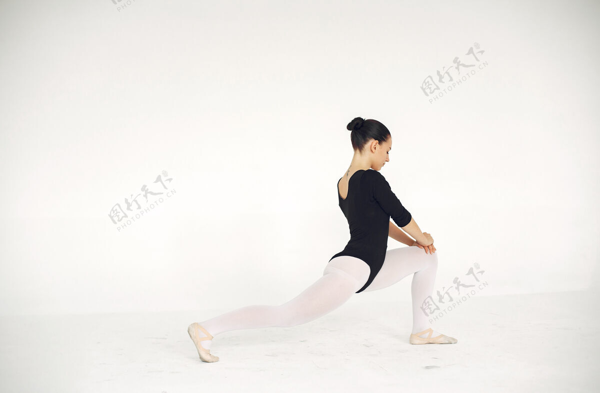 运动漂亮的芭蕾舞演员尖角的芭蕾舞演员训练芭蕾舞演员敏捷