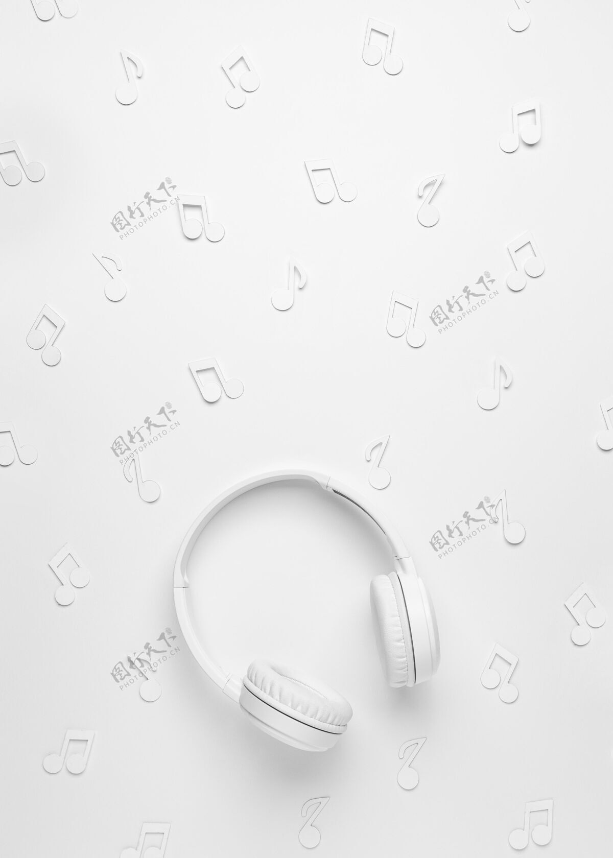 分类带音符的白色耳机平铺元素生活