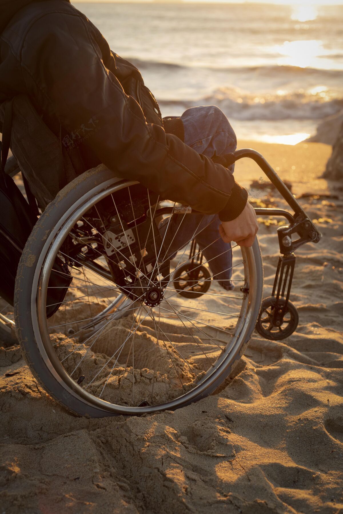 健康特写海滩上的残疾人生活方式残障残疾人